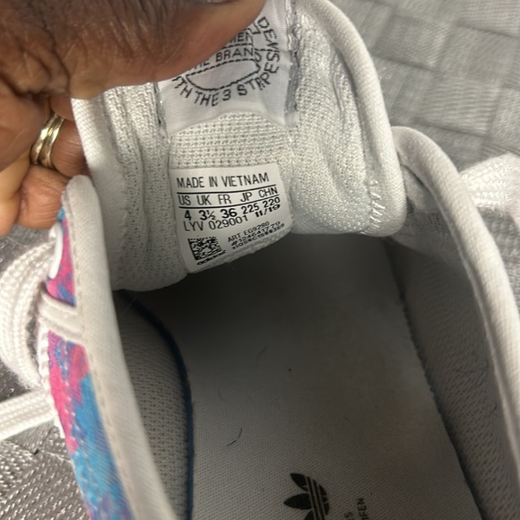 Adidas - Picture 6 of 6